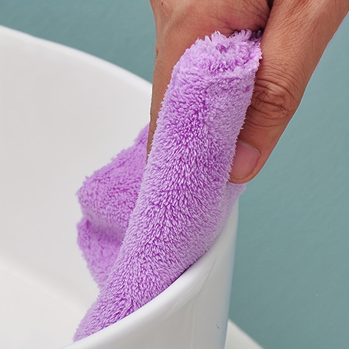 5/10pcs Solid Color Dishcloths made of bamboo fiber, super-absorbent and does not stick to oil. Ideal for household cleaning.