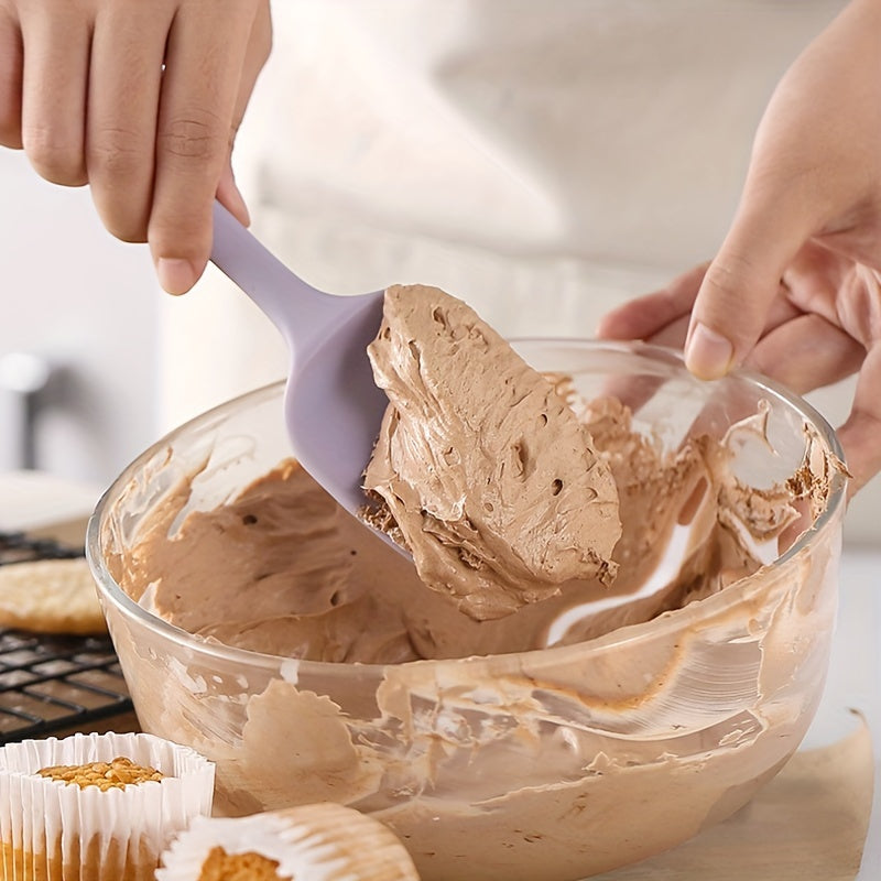 Set of 5-6 silicone spatulas, perfect for scraping cake cream and applying oil while baking. These tools are food-grade and also include a brush, making them essential kitchen gadgets and accessories.