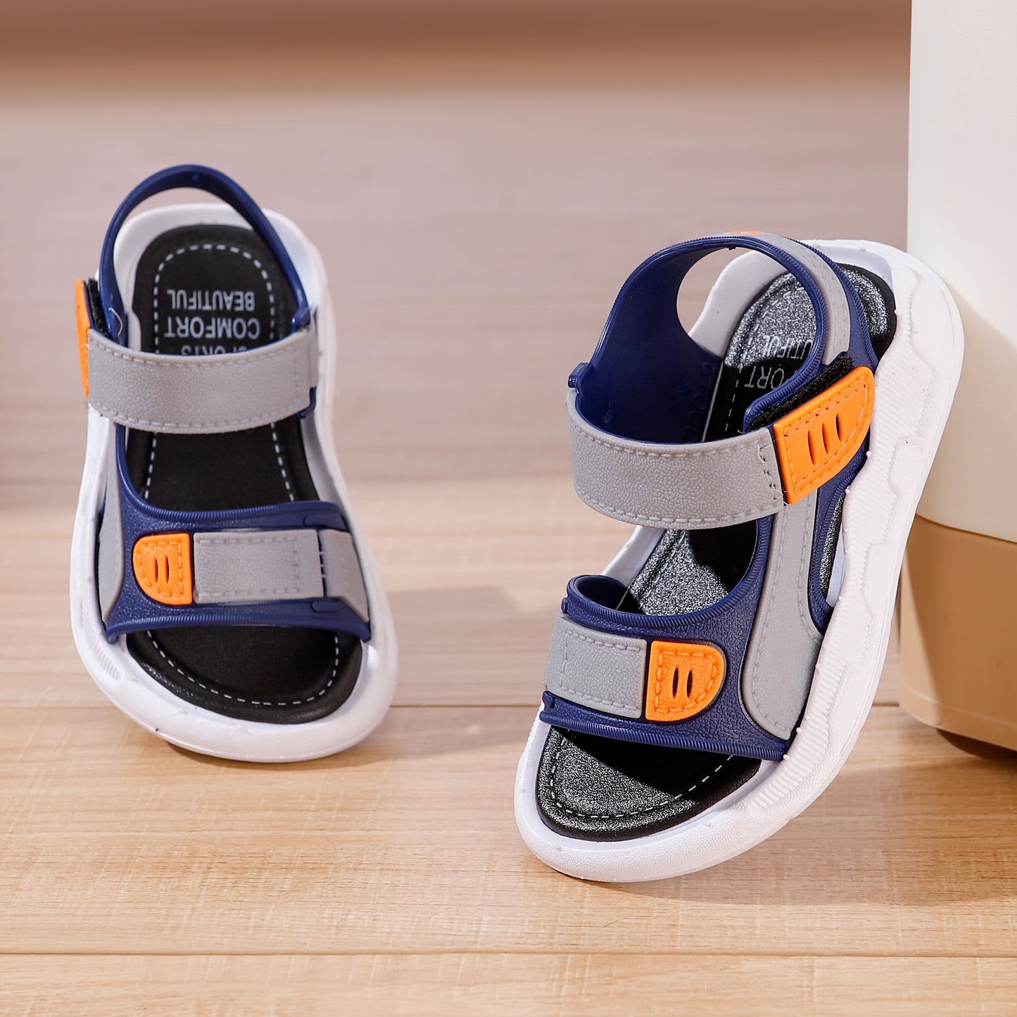 Boys' stylish sandals - perfect for indoor and outdoor wear, with breathable and comfortable soles for summer.