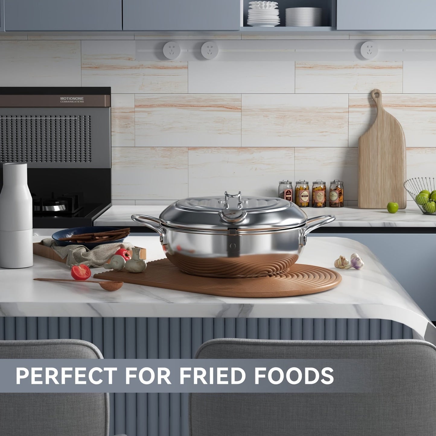 A versatile kitchen tool, the 1-piece stainless steel deep fryer and frying pan with lid comes equipped with temperature control and an oil drop filter rack. Ideal for frying up dishes like French fries and chicken, this fryer is compatible with gas and