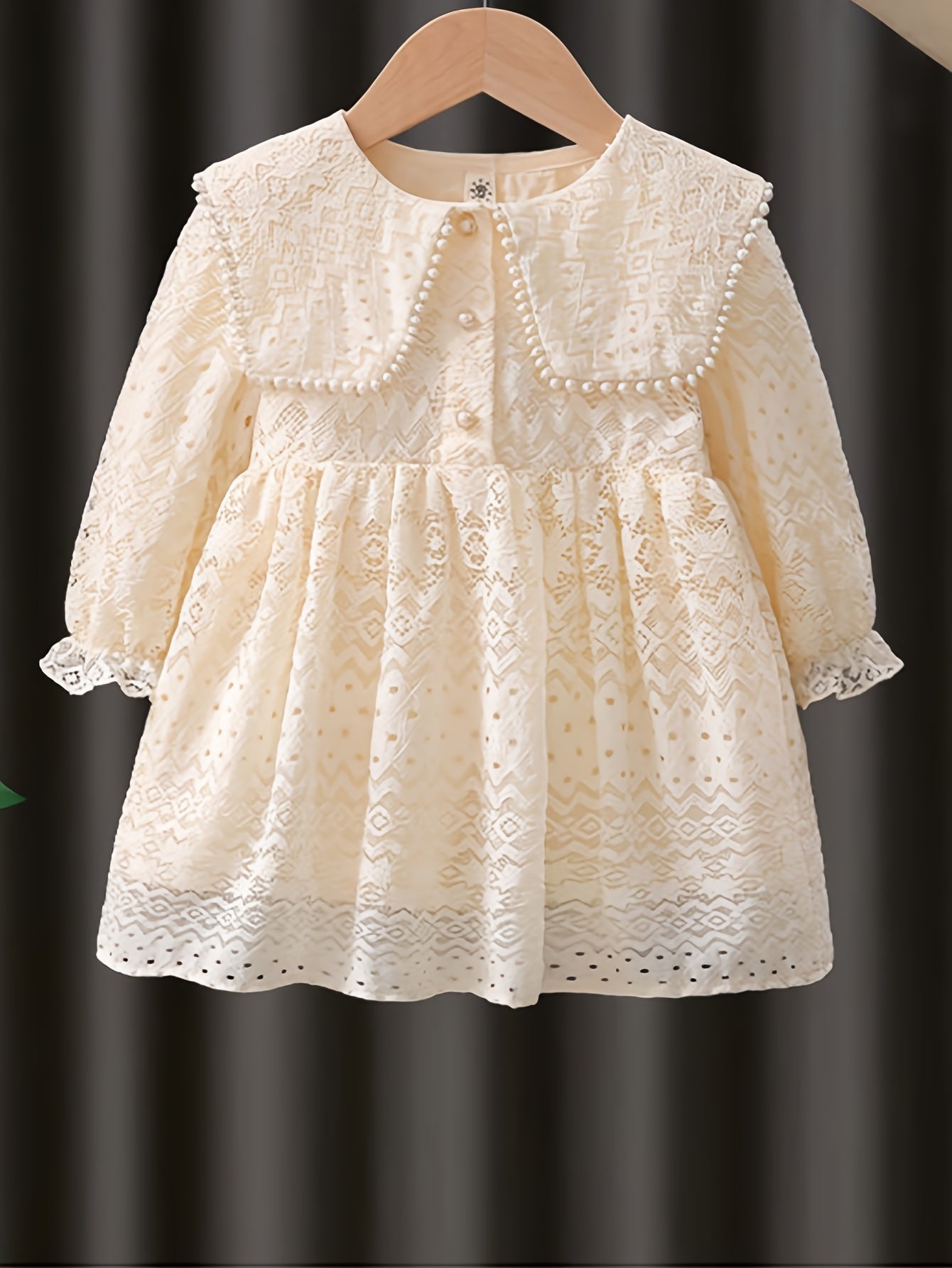 Elegant lace long sleeve dress for girls, solid color princess dress made of 100% polyester. Non-stretch woven fabric with regular fit and flared detail, suitable for all seasons.