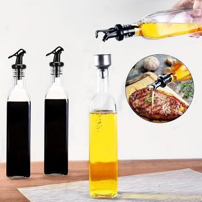 This bamboo rack comes with a set of four glass oil bottles, each with a 500ml capacity and a convenient pouring spout. Perfect for storing and dispensing salad dressing, olive oil, and coconut oil, this set is a helpful and user-friendly addition to any