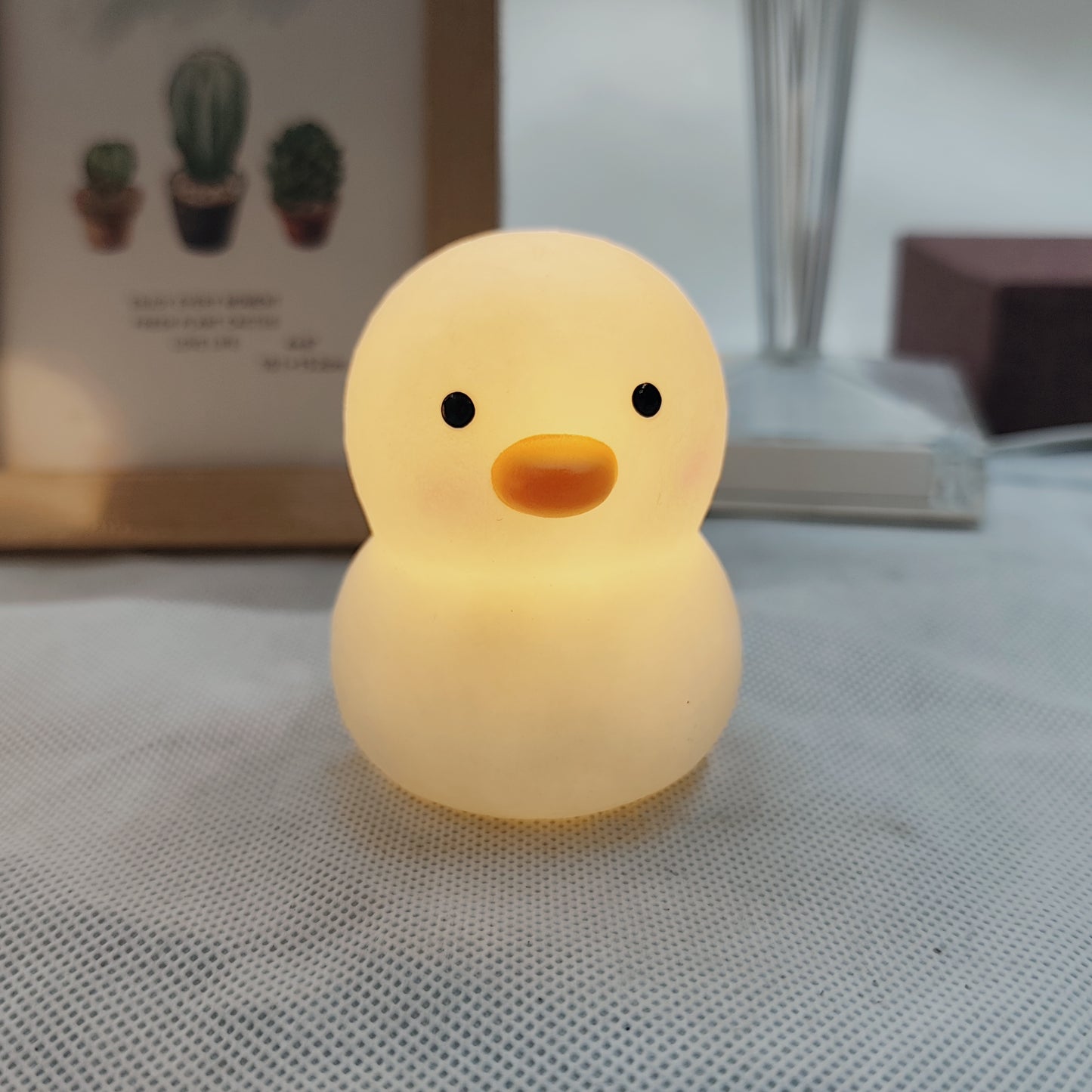 Duck-shaped LED night light, cute and fashionable, battery-powered with glossy finish. Perfect for bedroom decor and gift-giving for holidays, birthdays, or Christmas.