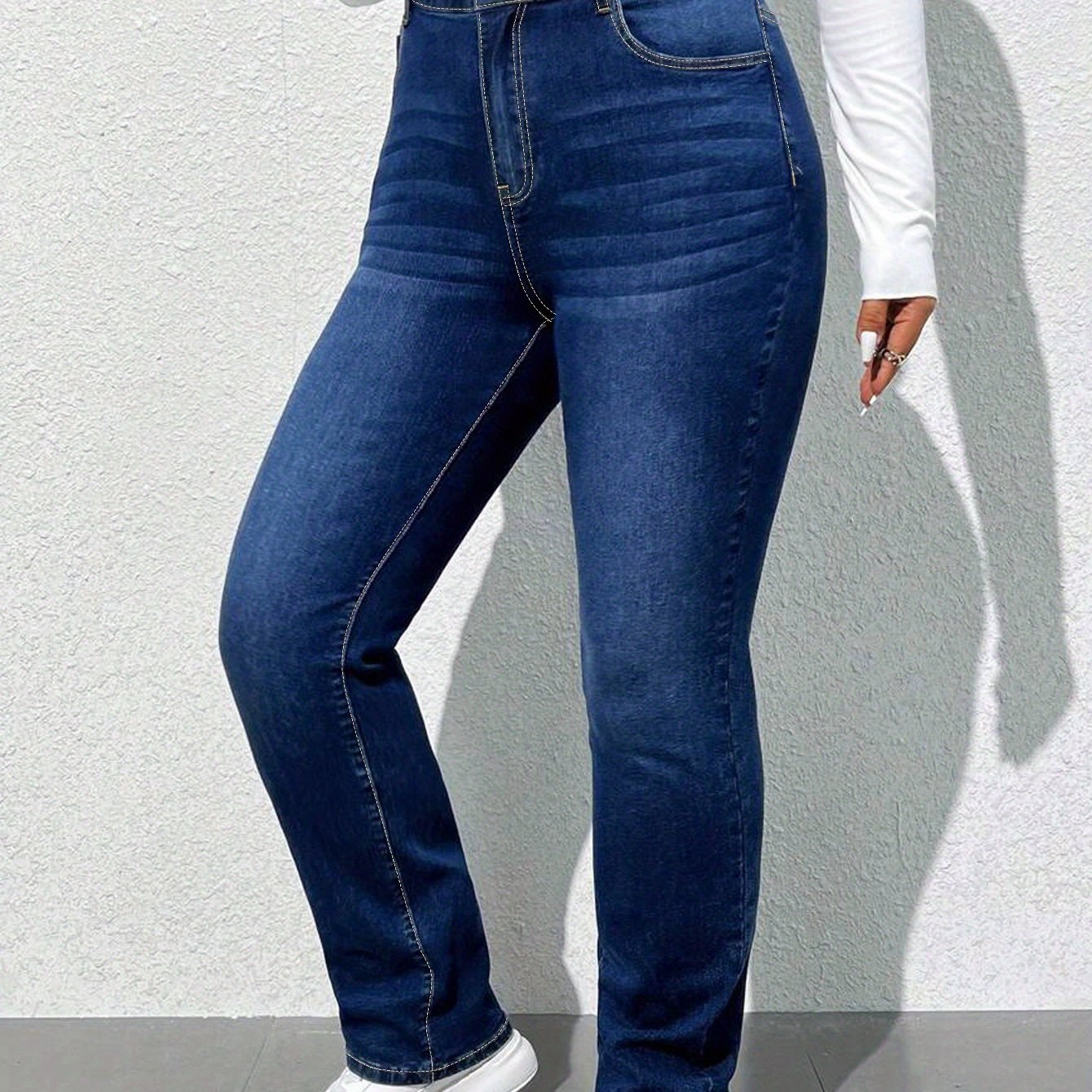 Women's high-waisted straight leg jeans made of 68.5% polyester, 25.7% viscose, and 4.3% elastane. Casual skinny fit denim pants with zipper fly, all-season solid color, and 300g/m² fabric