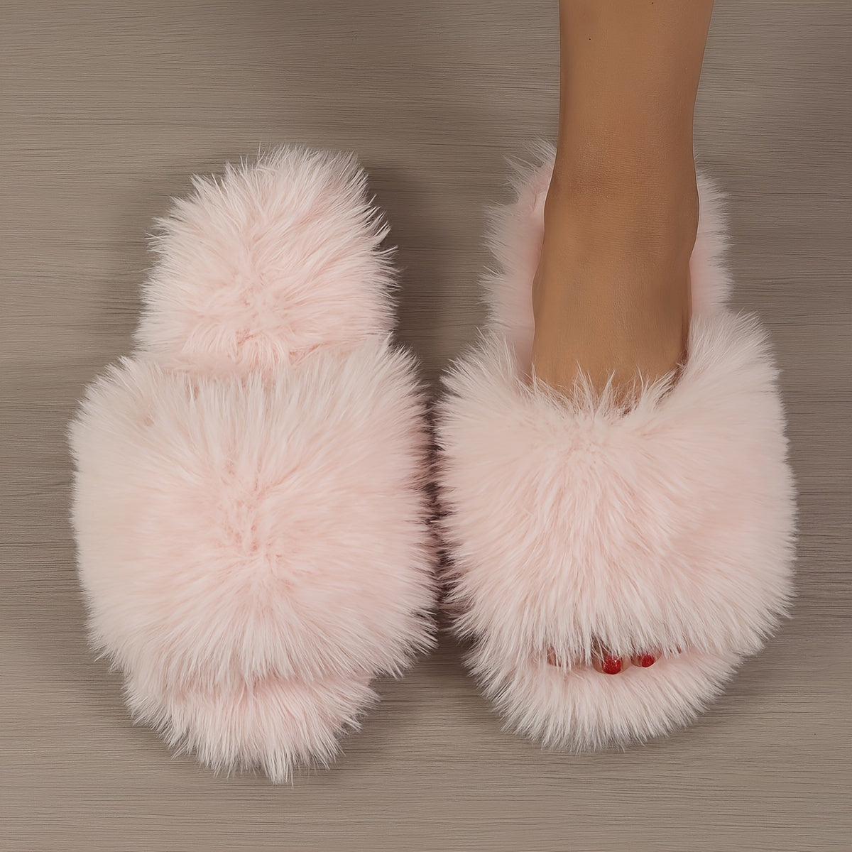 All-season plush slippers for women, featuring a cozy and stylish minimalist design.