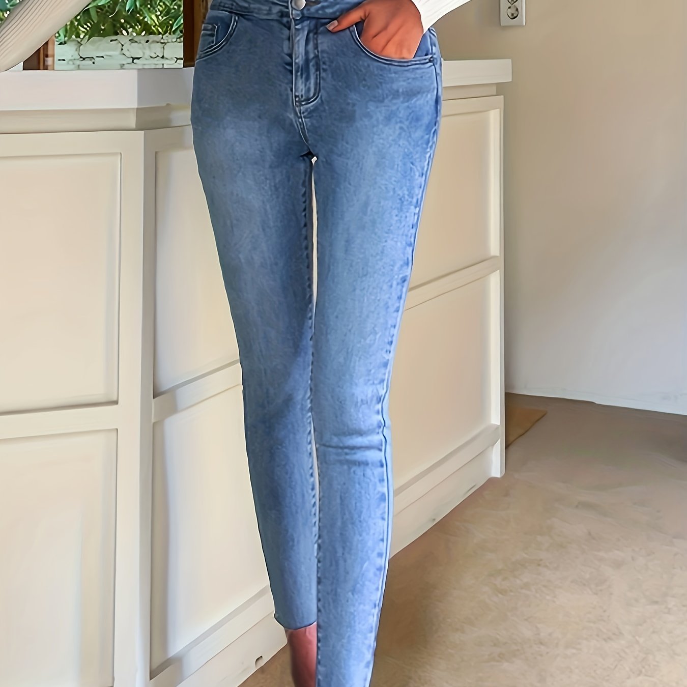 High-Waist Skinny Jeans in Elegant Style - Stretch Denim with Decorative Buttons, Raw Hem, Slimming Design, Machine Washable