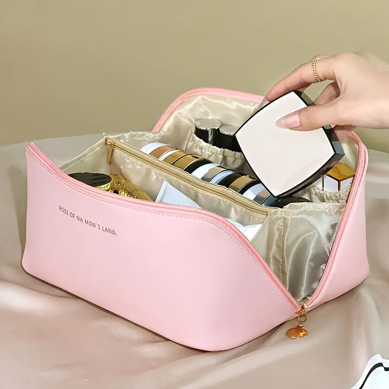 Double-layer travel cosmetic bag in leather for men and women.