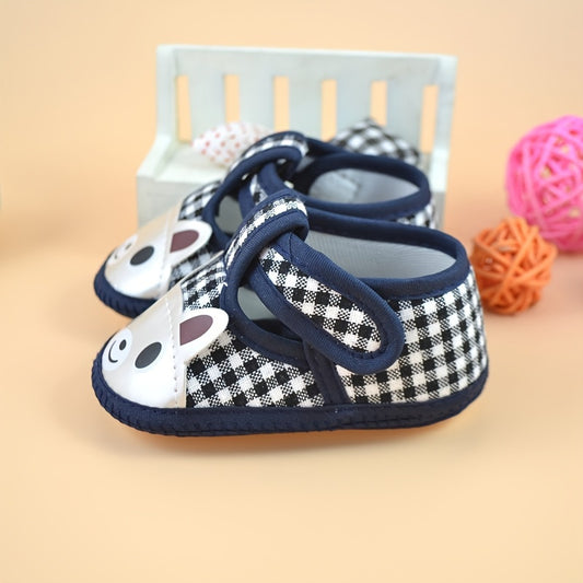 Baby boys' cute cartoon sneakers, lightweight and breathable with non-slip soles for indoor and outdoor walks in spring and autumn.