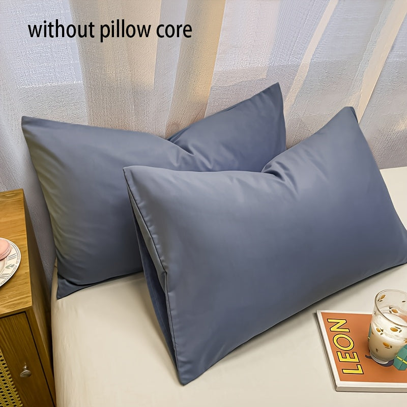 Basic set of 2 rectangular pillowcases made of 90g solid color fleece material, featuring an envelope closure design. These pillowcases are ultra soft, breathable, and machine washable, suitable for use in bedrooms, guest rooms, hotels, and more. The