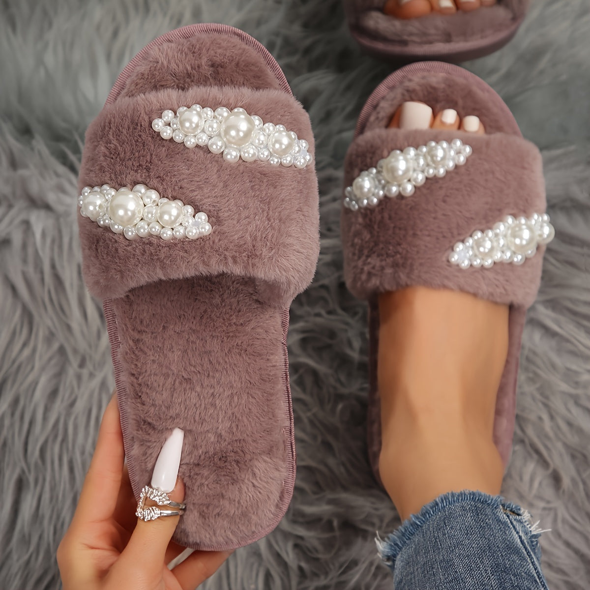 Cozy faux pearl home slippers with non-slip sole for winter