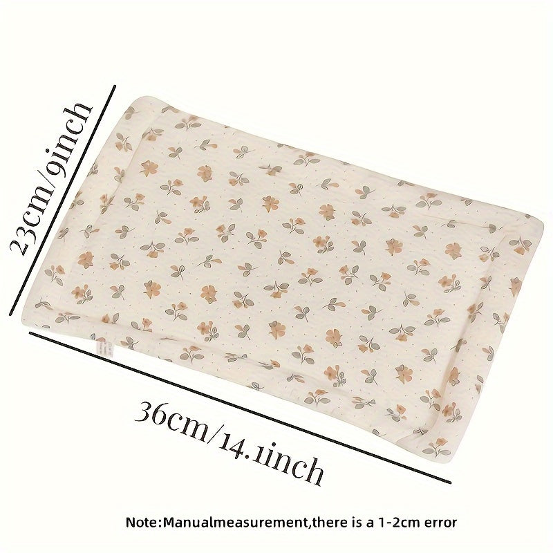 Soft and breathable flat cushion with tactile dots, designed with a sweat-absorbent muslin cover. This universal pillow is suitable for all seasons.