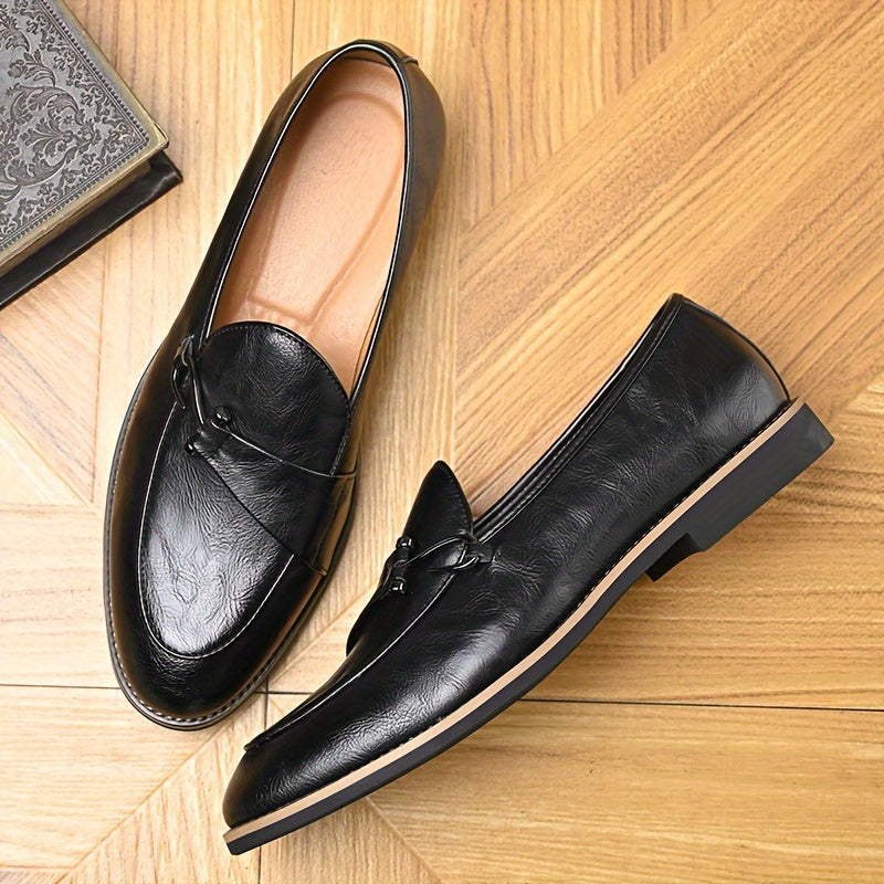 Classic black slip-on loafers with breathable, non-slip rubber soles for business casual and street style comfort, suitable for work and leisure in all seasons.