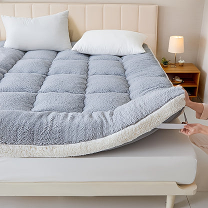 Sherpa fleece mattress topper, plush, hypoallergenic, machine washable, pull-on closure, quilted milk velvet fabric, 3-5cm thickness, provides warmth for autumn and winter.