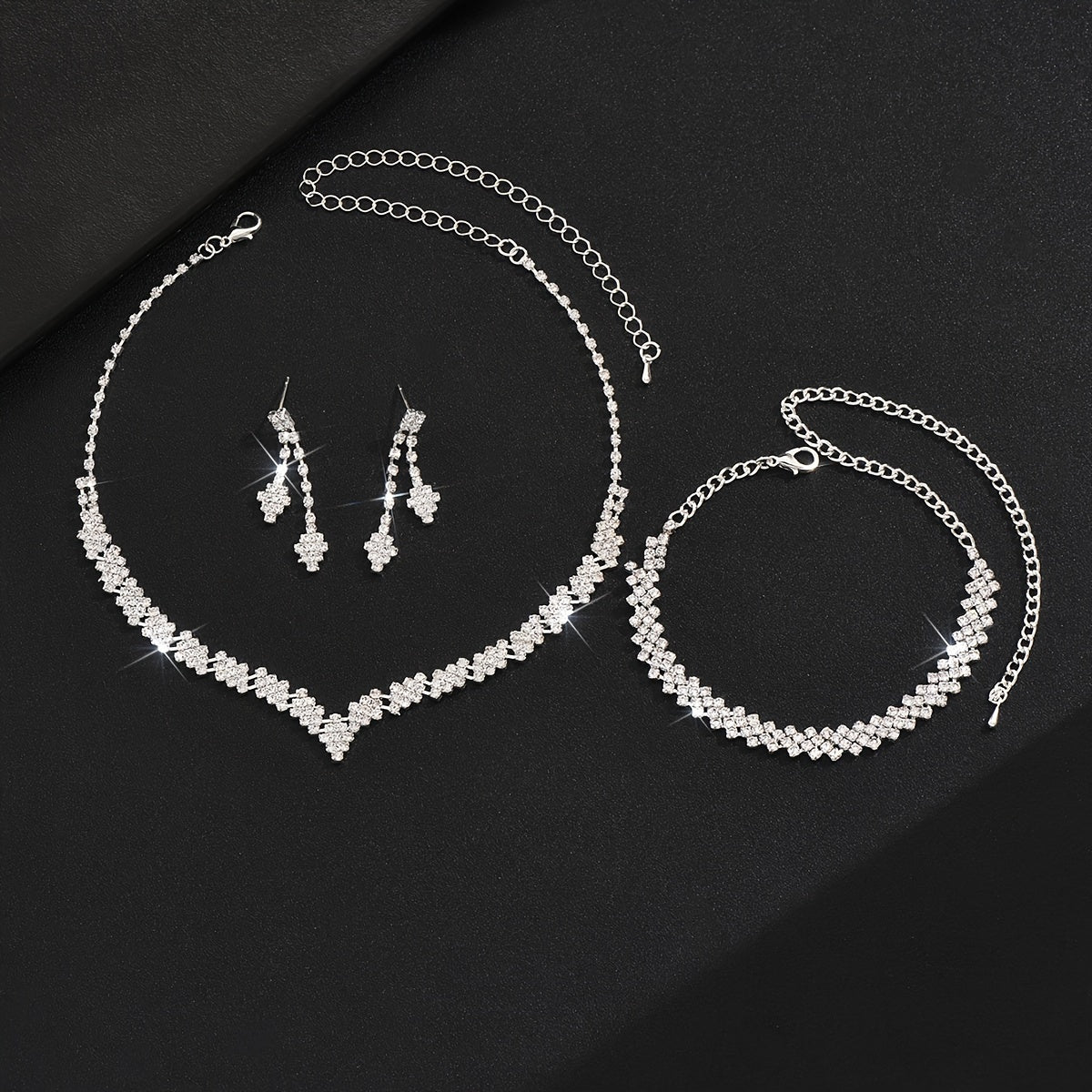 Introducing the latest summer bridal accessories from Europe and America, featuring wedding dresses, decorations, attire, and accessories. Explore our collection of Korean-inspired necklaces, earrings, bracelets, and three-piece sets.