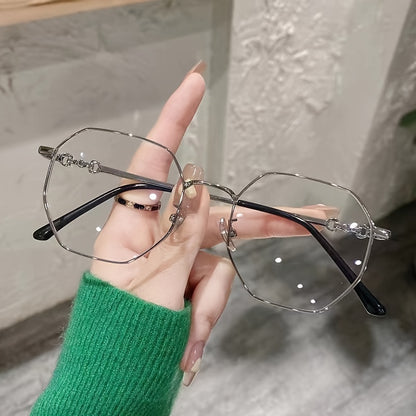 The 2023 stylish eyeglass frames can make your face appear smaller without makeup and can be customized with prescription lenses for nearsightedness. The cute and polygonal design of the