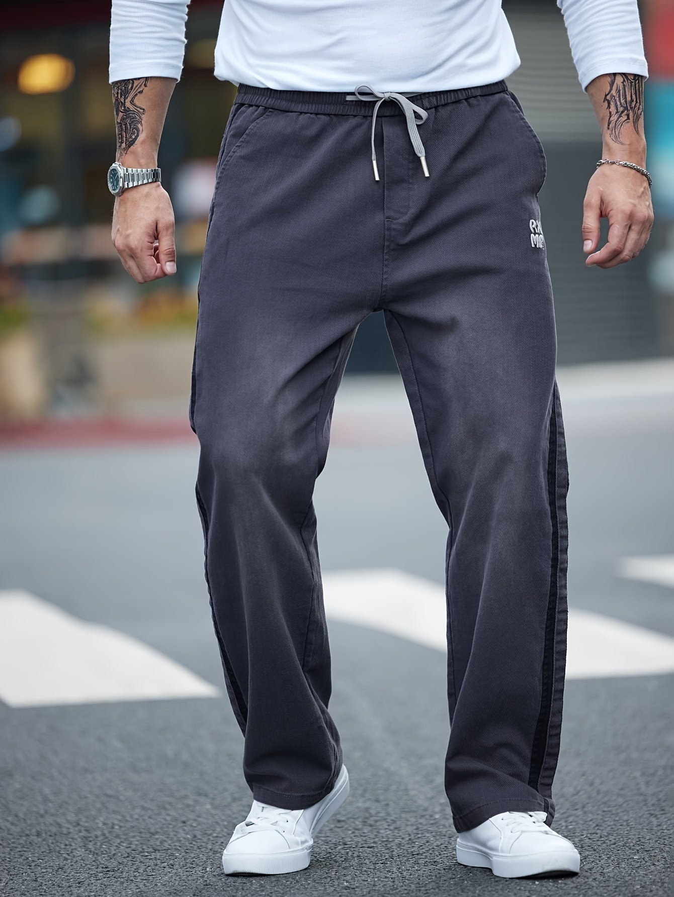 Men's cotton blend label decor straight leg pants with drawstrings for casual sports in spring and fall.