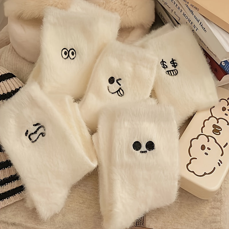 3 out of 5 pairs of women's plush mid-tube socks for autumn and winter, cold-resistant and trendy.