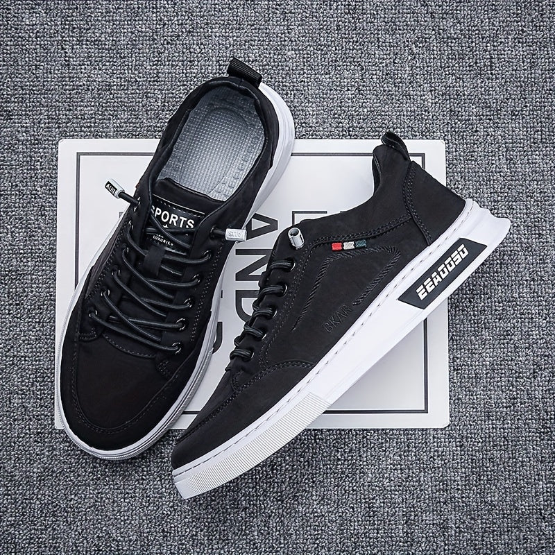 Stylish low top skate shoes with elastic laces for men, perfect for outdoor activities.