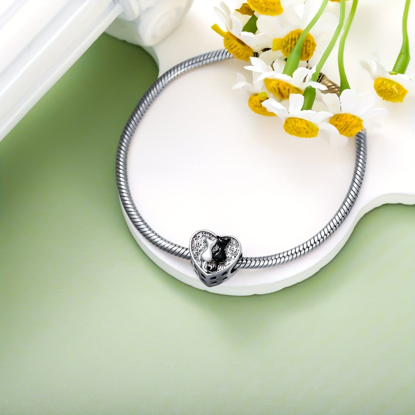 Heart-shaped cat charm with photo bead, gold-plated and made of 925 sterling silver. This cute accessory is perfect for daily wear or gifting to women. Suitable for all seasons, this jewelry piece is a unique and stylish choice.