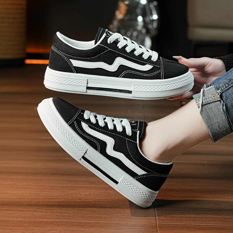 New breathable canvas shoes for women in spring and summer - trendy and versatile low-top casual board shoes for 2024.