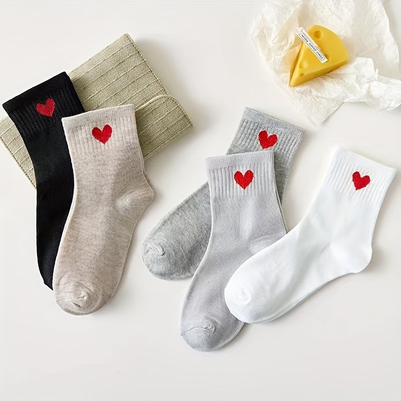 5 pairs of comfortable women's mid-tube socks with heart patterns.