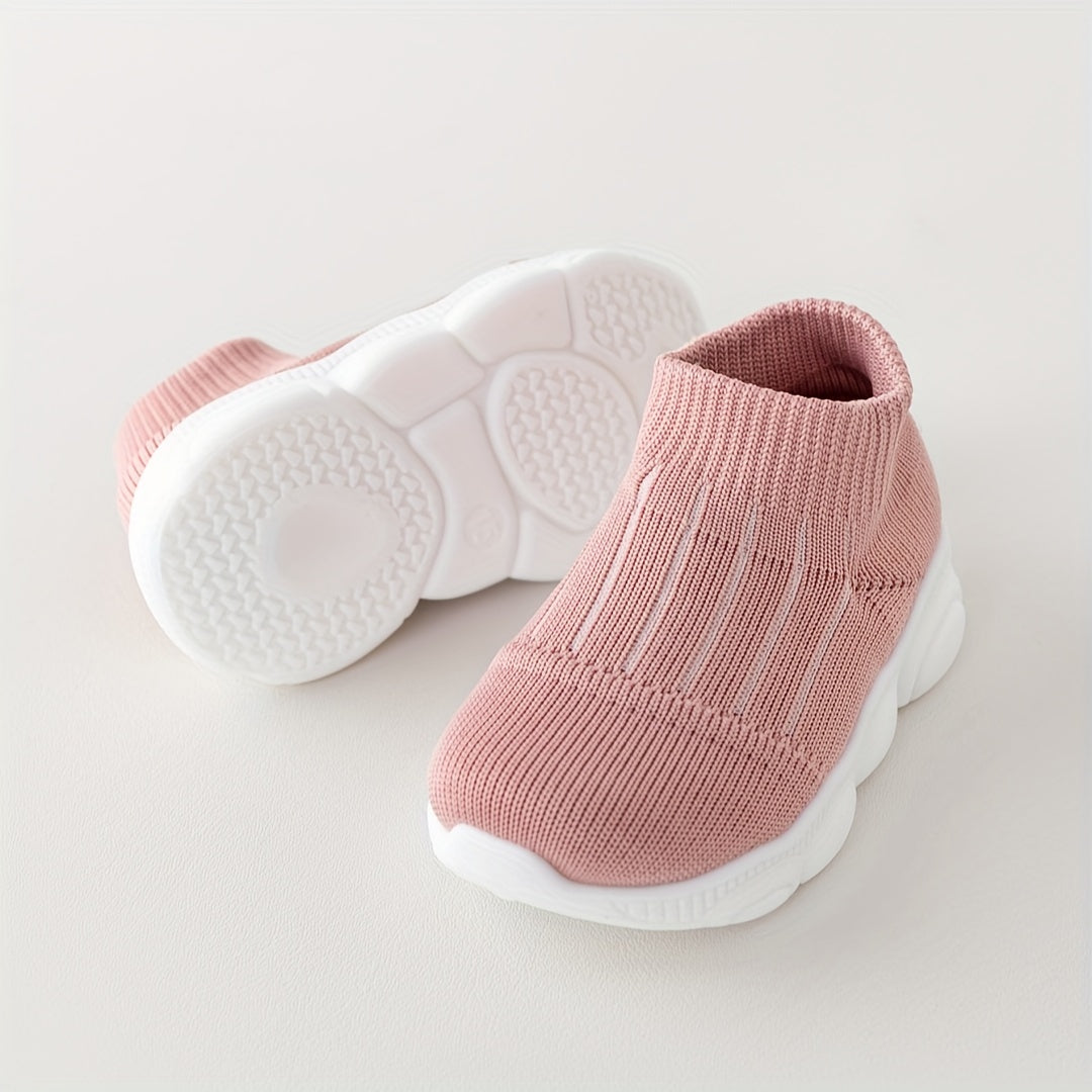 Fashionable slip-on sneakers for babies and toddlers with a breathable fabric and non-slip rubber sole, perfect for casual and sports wear. Available for both men and women.