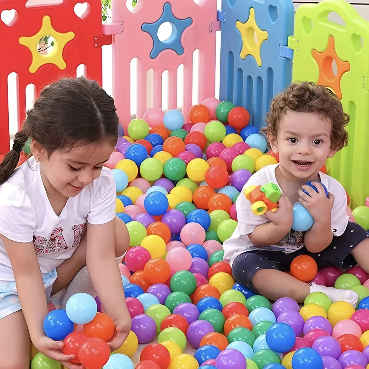 This set includes 100 Ocean Balls in mixed colors, each measuring 5.51 cm. Made of thickened Bobo material, these Swimming Pool Toy Balls are perfect for children's playgrounds and Ocean Ball Pools. They are colorful, soft, and essential for hours of fun