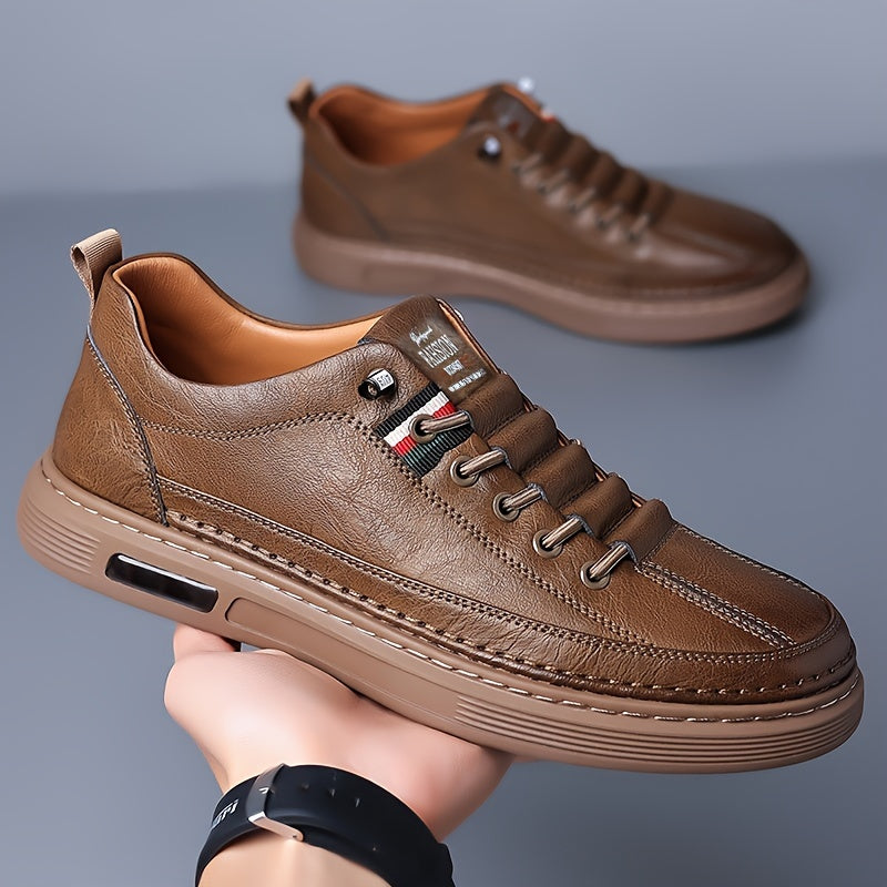 Casual men's sneakers with thick non-slip soles, retro style for running and outdoor activities, featuring lace-up closure and comfortable cushioning.