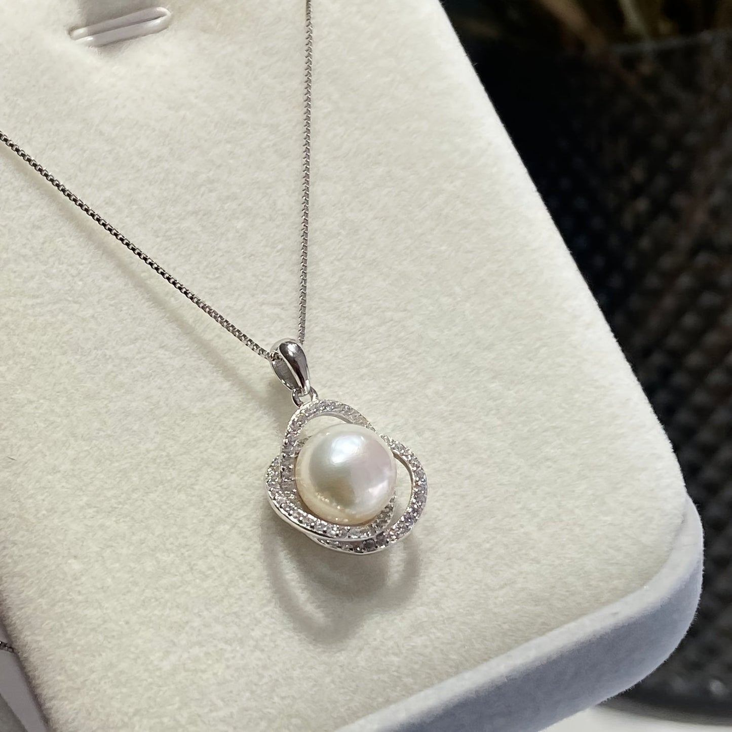 Elegant 925 Sterling Silver Freshwater Pearl Pendant Necklace with Classic Floral Design, 9-10mm Pearls - Versatile Jewelry Ideal for Women, Great for Parties and Gifting, Perfect for Mardi Gras Day - Flower Necklace