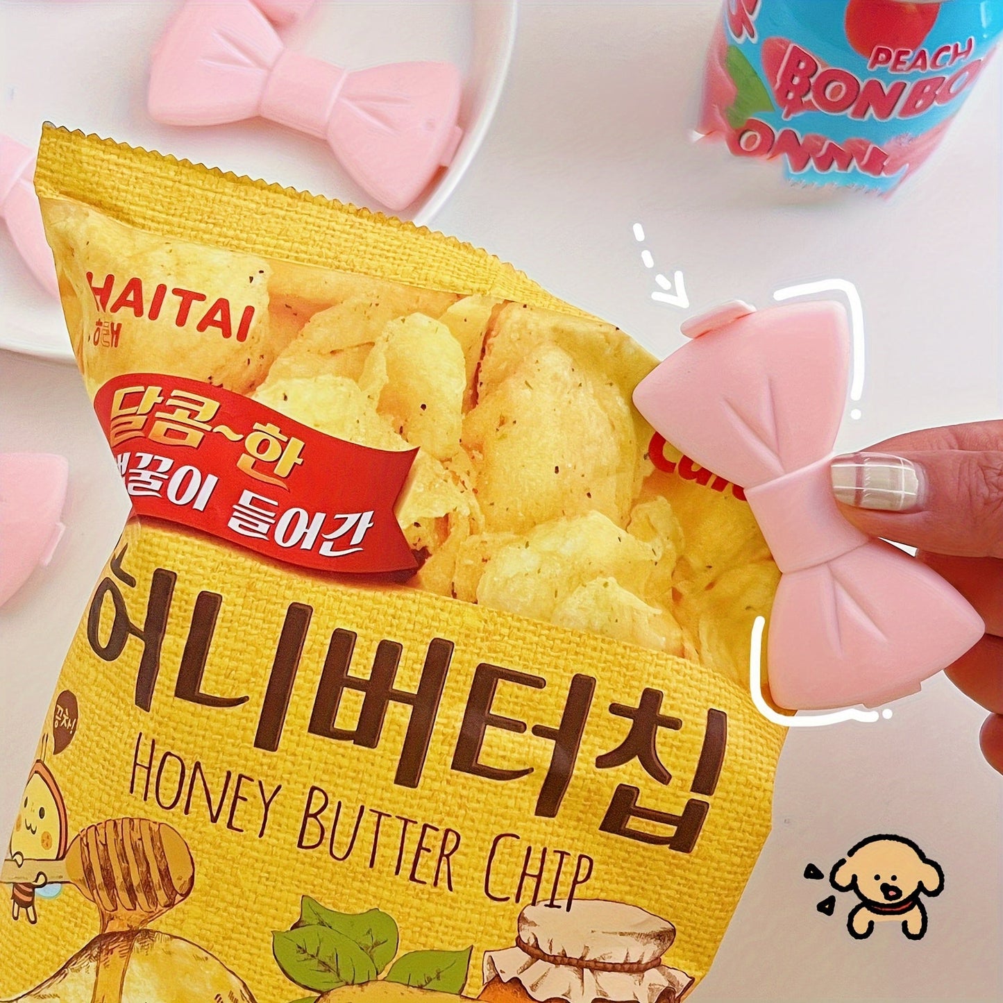 Seal in freshness with our Pink Bow Seal Clips! This 2-pack of polypropylene bag sealers is perfect for snacks and food preservation. Featuring a cute butterfly-style closure, these versatile kitchen accessories are perfect for Christmas, Halloween