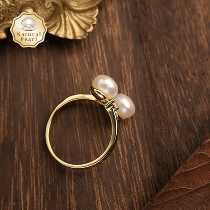 This elegant and unique pearl ring is the perfect accessory for women. It features two 6-7mm natural freshwater pearls on an open ring design, making it a fashionable and personalized piece. Ideal for weddings or as a special gift, this ring comes