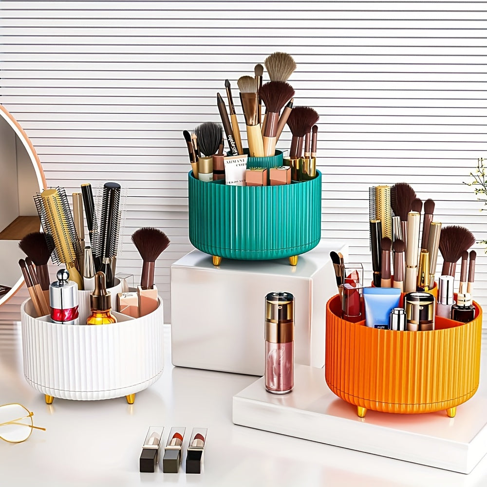 Makeup brush organizer with 360° rotation and 5 compartments for brushes, lipsticks, and stationery. Made of hypoallergenic plastic.