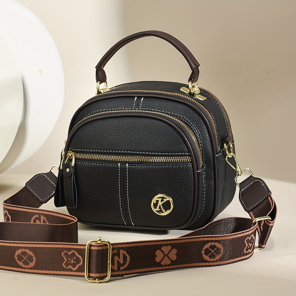 Trendy and versatile new women's shoulder crossbody bag.