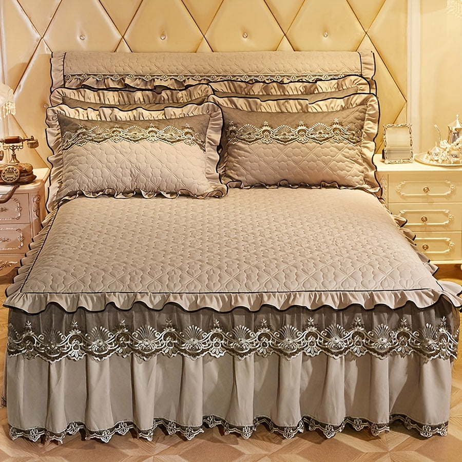 3-piece set of solid color quilted sandwich love quilt with high-rise lace bed skirt. Includes 1 bed skirt and 2 pillowcases. Multi-layer lace embellishment, fashionable and beautiful.