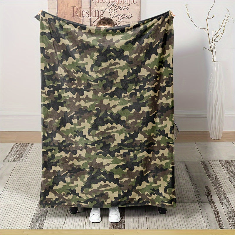 Soft and lightweight velvet throw blanket with camouflage print, perfect for teenage boys and men. Ideal for use in the living room as a stylish decoration or for outdoor camping trips.