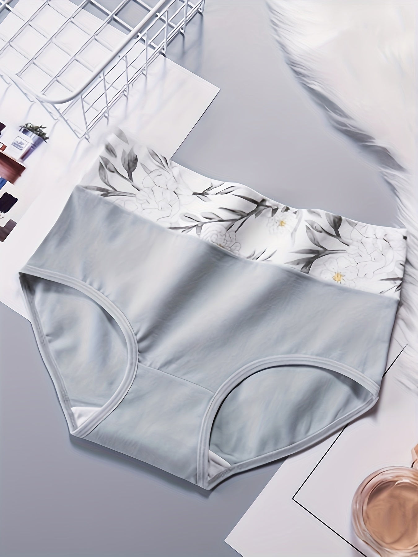 Elegant Floral Print Seamless Briefs for Women made of high stretch knit fabric with 95% elastane.