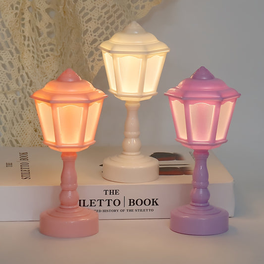 A single flower-shaped mini table lamp with LED light perfect for bedroom and desktop decor. Ideal for creative home decoration and a unique warm gift. Also great for decorating coffee shops, hotels, and living rooms during Ramadan.