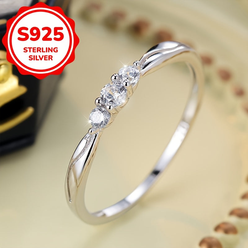 This elegant and adaptable sterling silver ring features three delicate white zircons, perfect for weddings or as a lovely gift for a mother. Weighing 1.4g, this ring is a timeless piece that can be worn on any occasion.