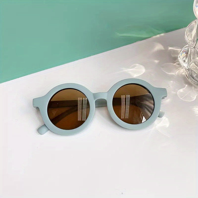 Children's retro fashion cartoon catwalk glasses for birthday parties in cute Nordic style.