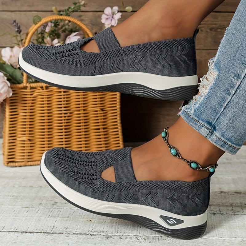 Taizhou women's slip-on sneakers are breathable and lightweight, featuring a rubber sole and fabric insole. No embellishments. Vintage style for all-season comfort, hand washable.