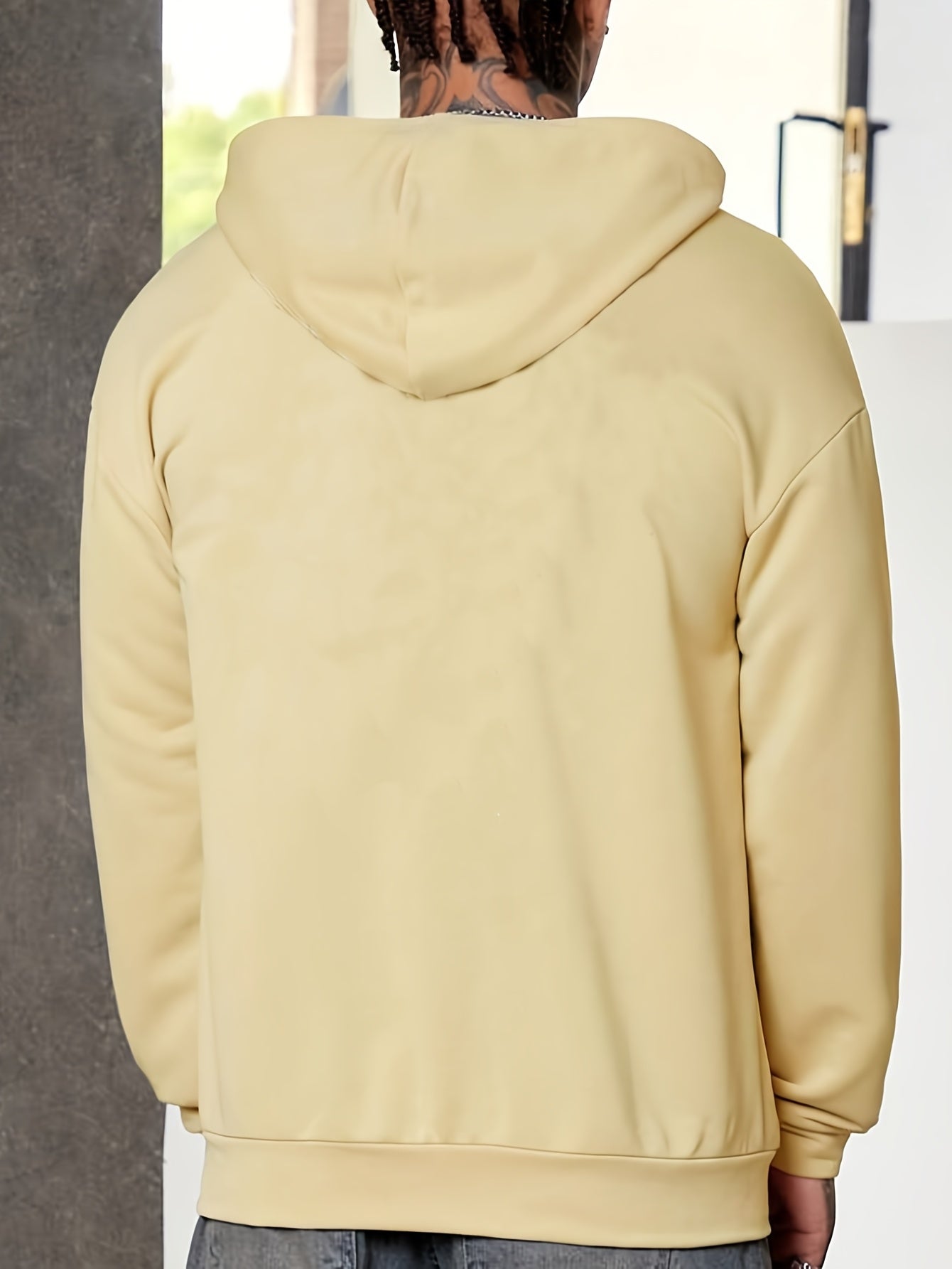 This men's long-sleeve hoodie is cozy and versatile, perfect for outdoor activities in autumn, spring, and winter. It pairs well with a hip-hop necklace and makes a great gift for plus-size