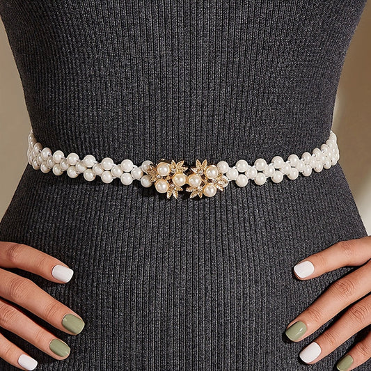 Stylish and versatile pearl waist chain belt for women, perfect for accessorizing any outfit. This elastic waist seal is a simple yet elegant addition to your wardrobe.