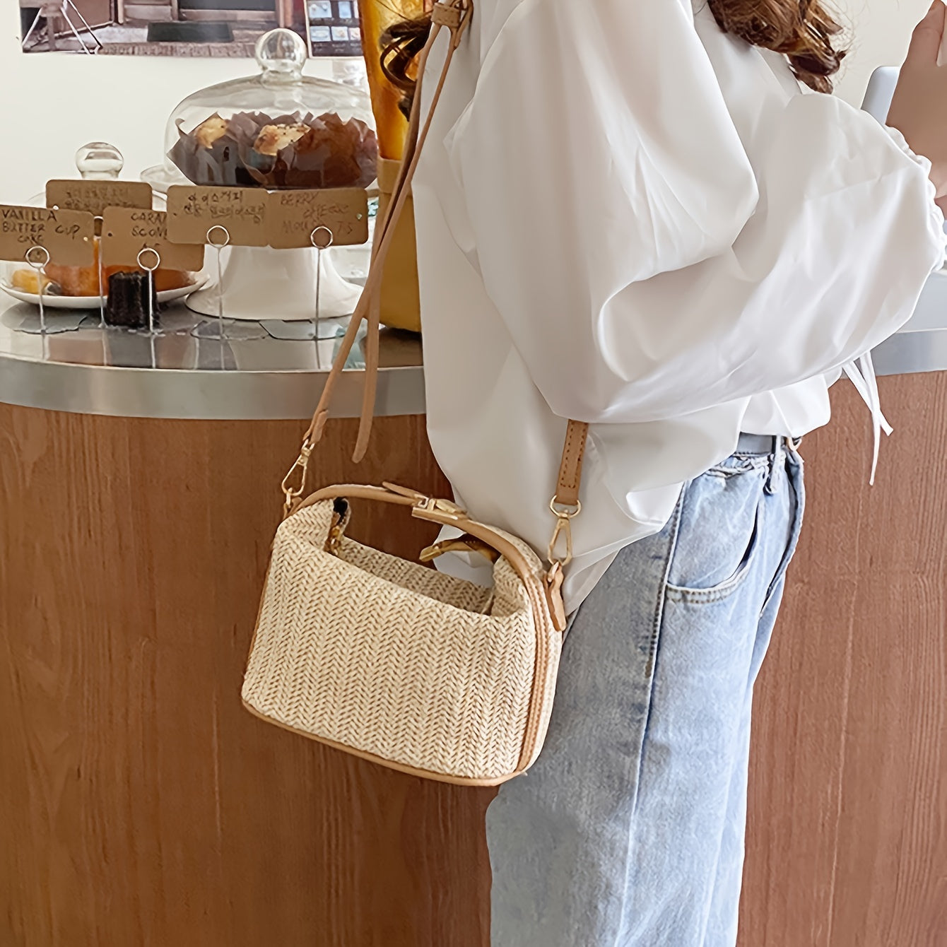 Stylish rattan crossbody bags for beach vacations. Lightweight and trendy, perfect for summer.