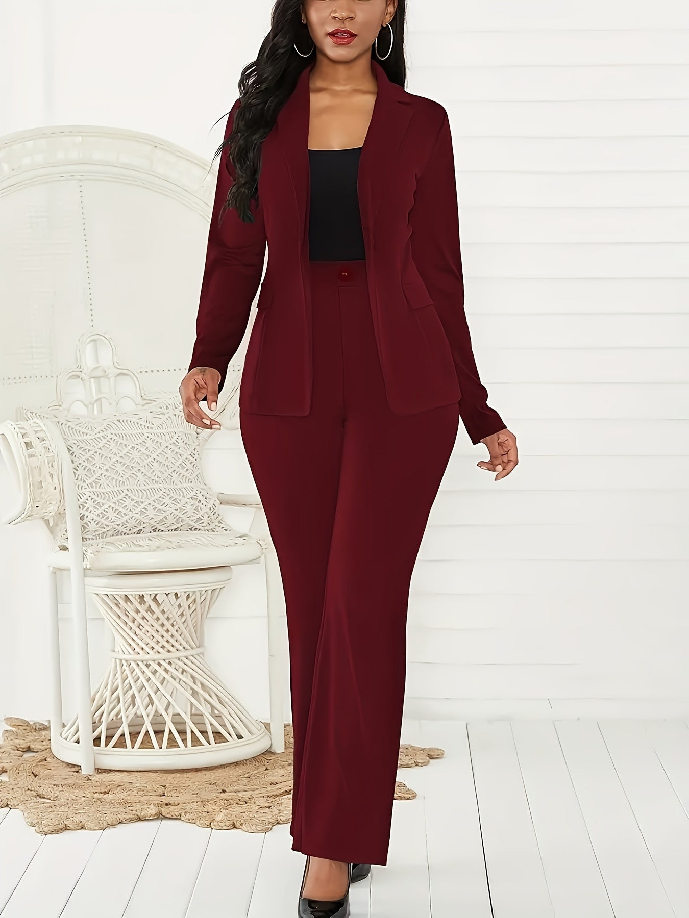 Global Glamour women's two-piece suit set in slim fit with long sleeve blazer and pants. Made of machine washable polyester/nylon blend.