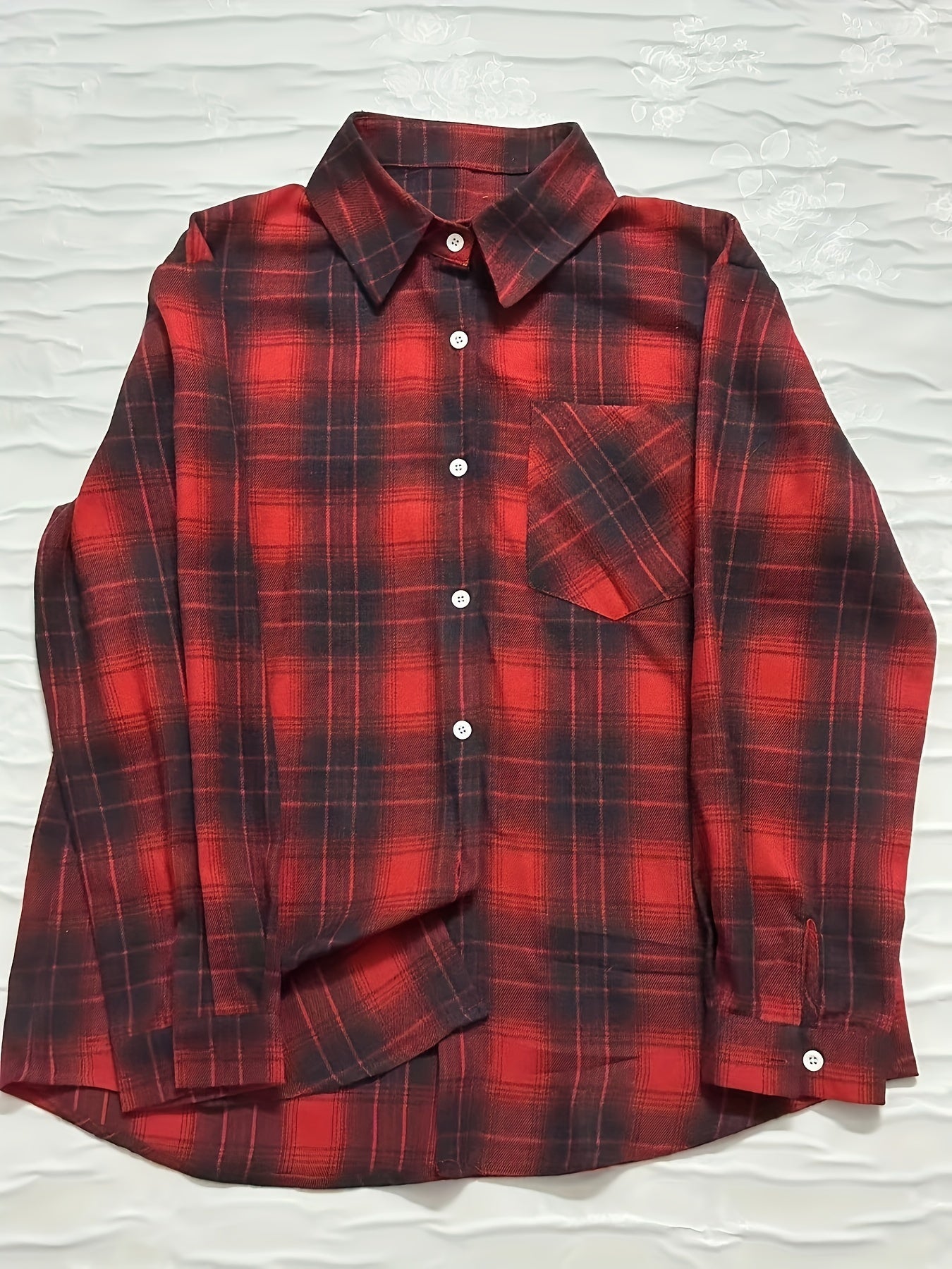 Plaid print polo collar button shirt, casual pocket long sleeve shirt for women's clothing in spring and fall.