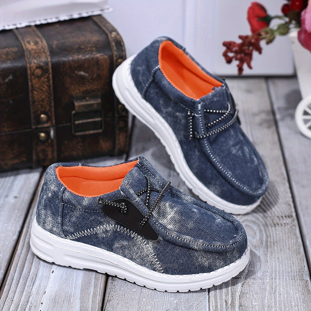 Stylish casual shoes for boys with elastic laces, denim-texture upper, and EVA sole. Ideal for daily wear in spring and fall, perfect for trendy youngsters.