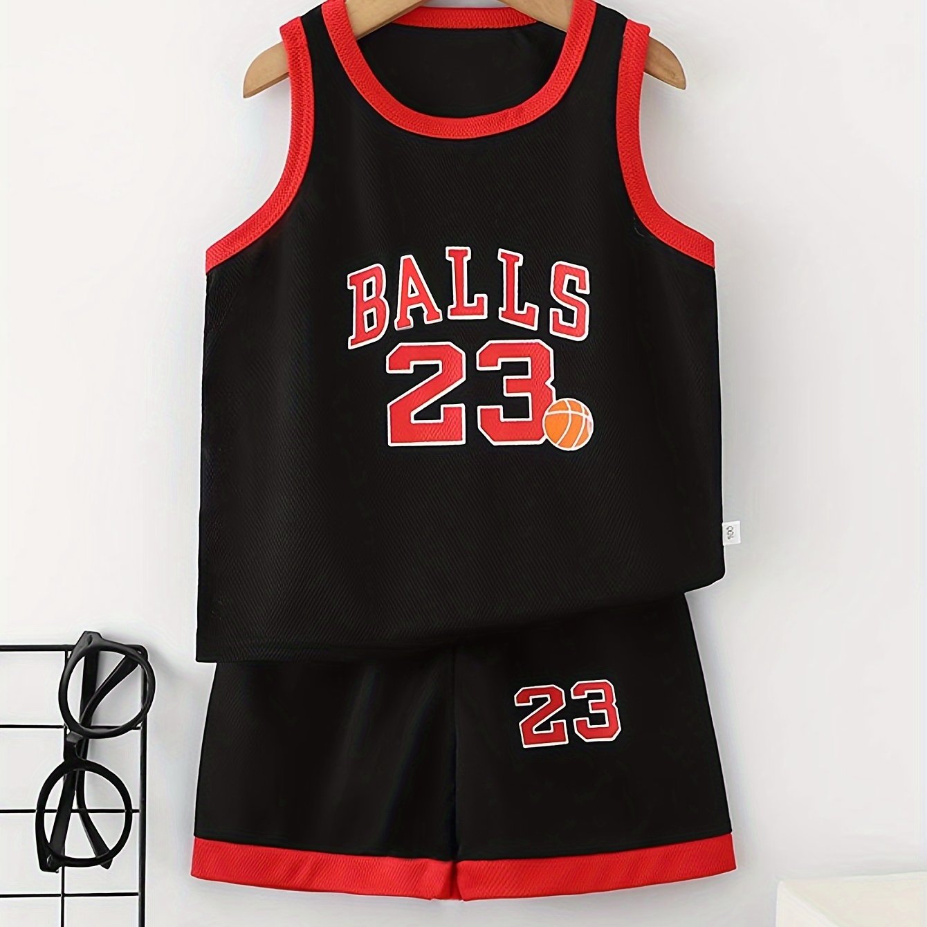 Yoshlar #23 Basketbol Formasi va Shortlar To'plami Qizil va Oq, 100% Polyester, Havo O'tkazuvchi, Yengsiz va Harf Bosma, Bahor/Yoz Ochiq Havoda Sport uchun Ideal.