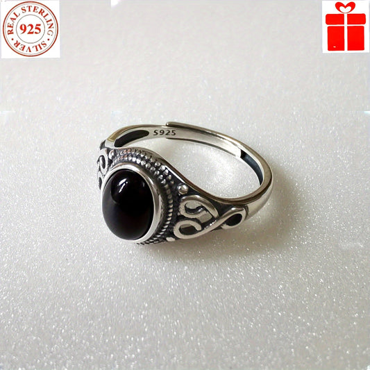 Vintage and court style ring made of 925 sterling silver, featuring a natural black onyx. This elegant fashion jewelry for women is perfect for daily wear and vacations, making it an all-season accessory.