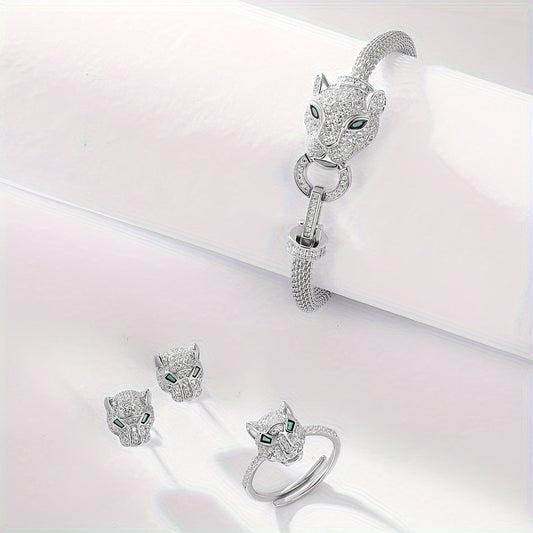 Luxurious 925 Sterling Silver Bracelet adorned with a Leopard Head Charm - Timeless Elegance, Sparkling Zirconia Detailing, Perfect Fashion Statement for Special Occasions and Gifting.