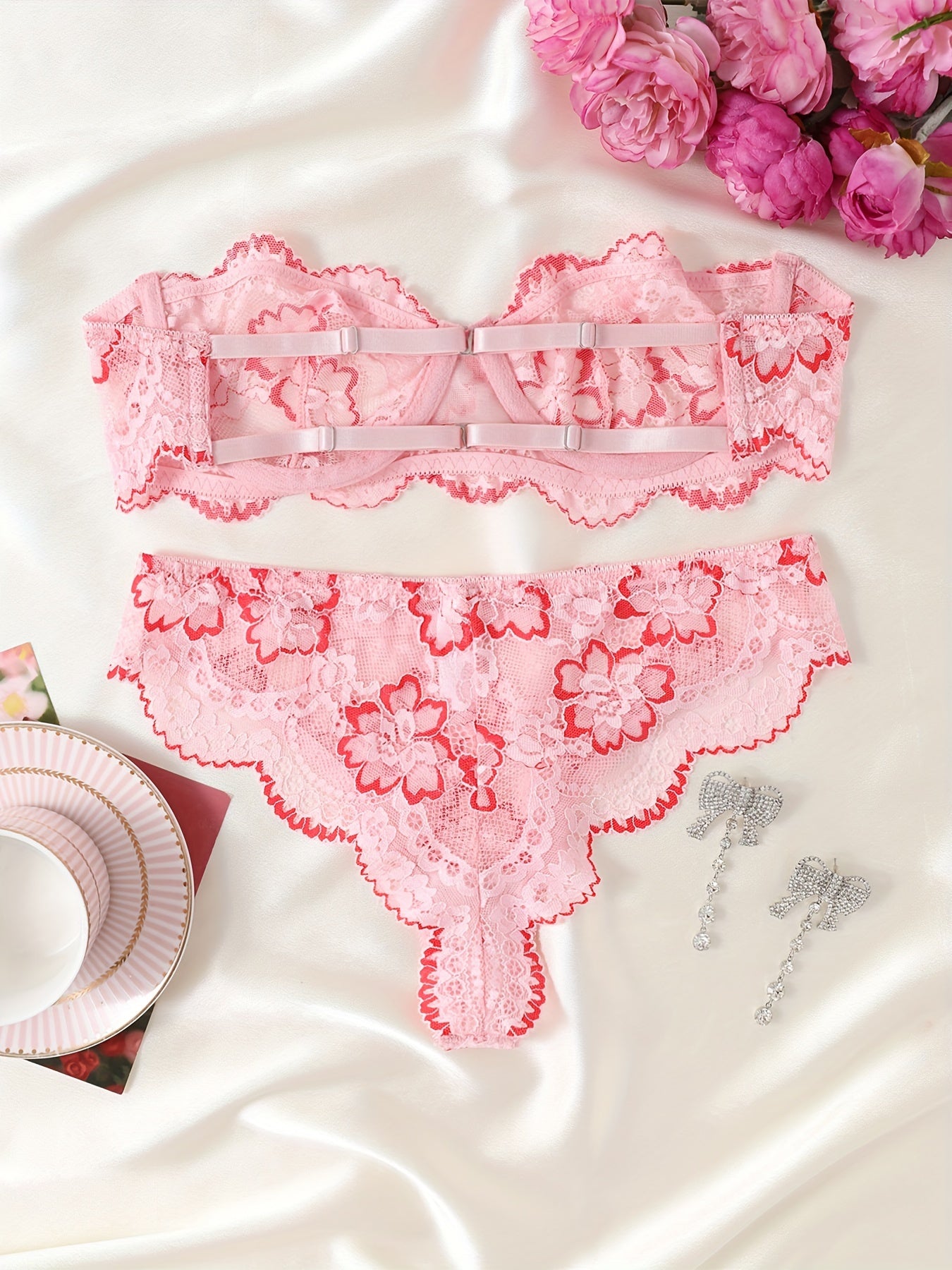 Sexy lace lingerie set includes tube top bra and triangle slim crotch panty for women.